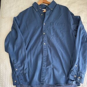 Casual Men's Button-Down Shirt in Classic Blue